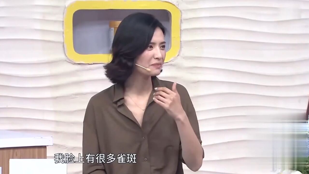 美女曾因有雀斑而自卑,没想到成为模特后,收到不少的夸赞