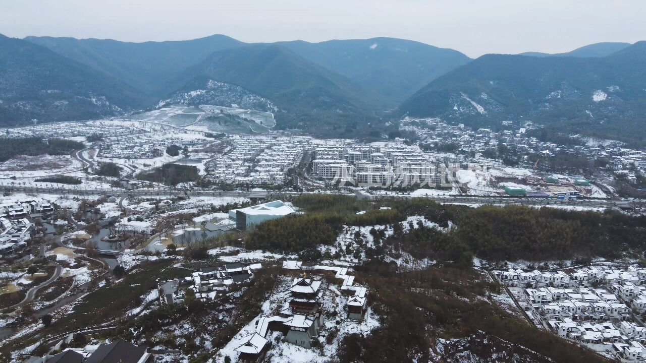 航拍大雪后的宜兴东坡阁,这里自然山水妙趣天成,真的美出了天际