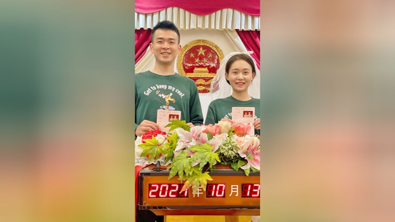 郑思维感情生活:和妻子从小青梅竹马,在一起12年,结婚3年生2娃