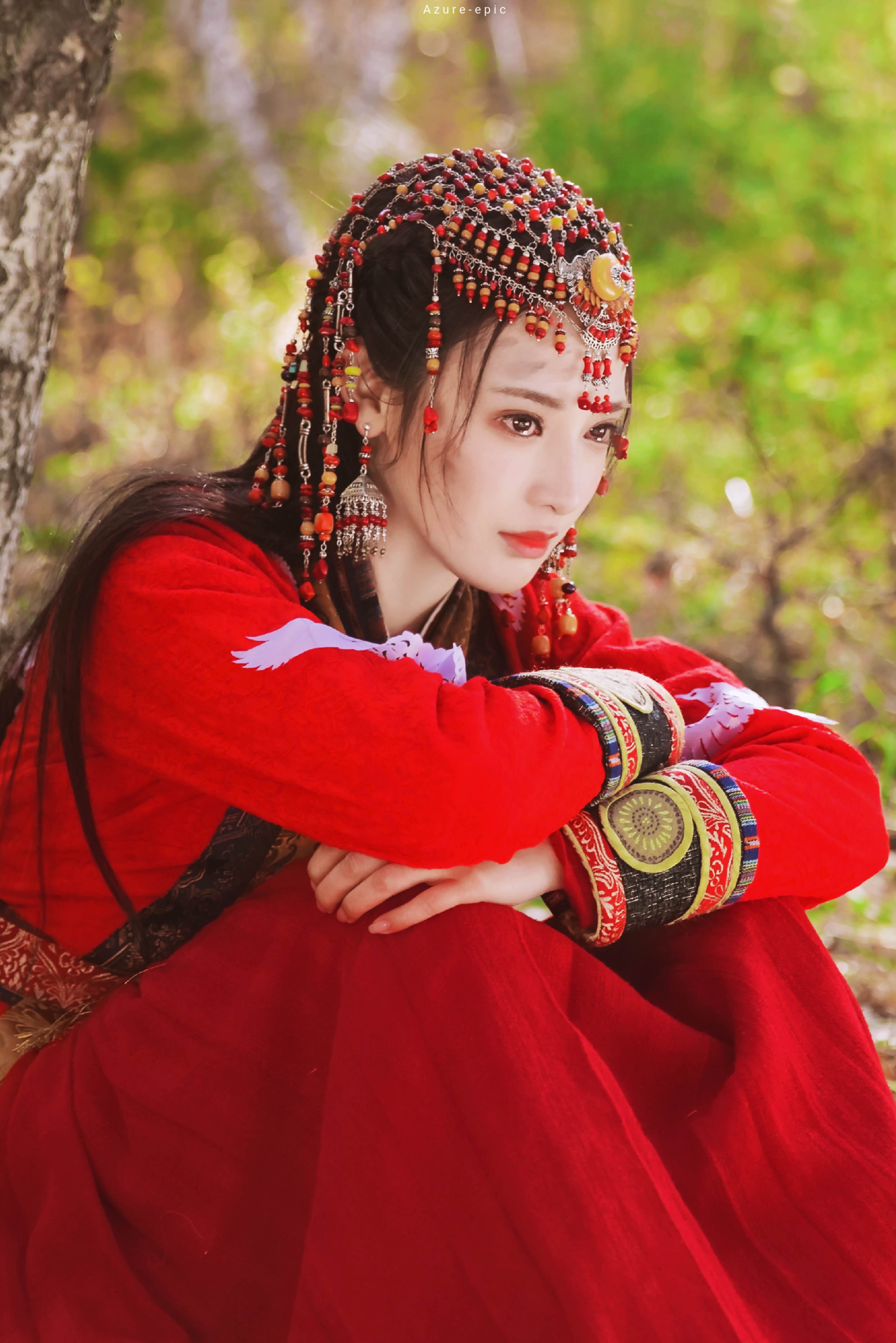 彭小苒美图惊艳岁月的红衣