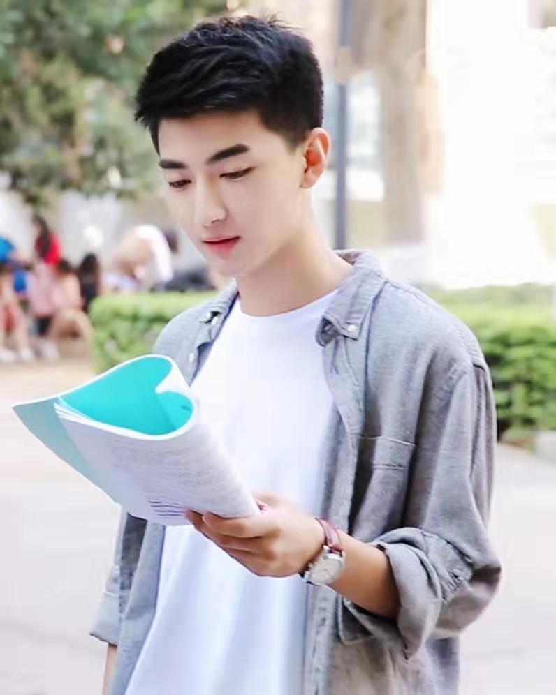 刘昱晗,晗光闪耀,昱你同行.