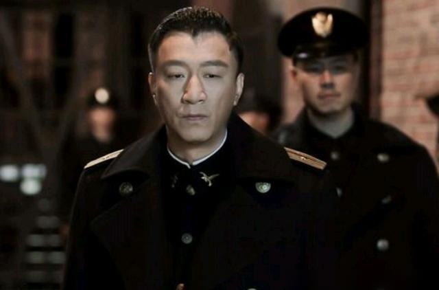 《新世界》孙红雷饰演金海京师监狱长,黑白两道混的都