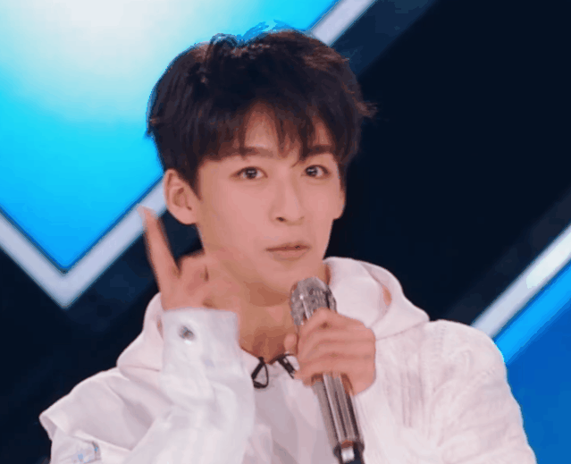 有幸在创造营认识你 艰难的2019年过去了 2020年的何洛洛你好 十八岁