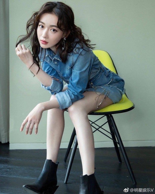 吴谨言超话#吴谨言美图# 清新 美丽 大长腿养眼又吸睛
