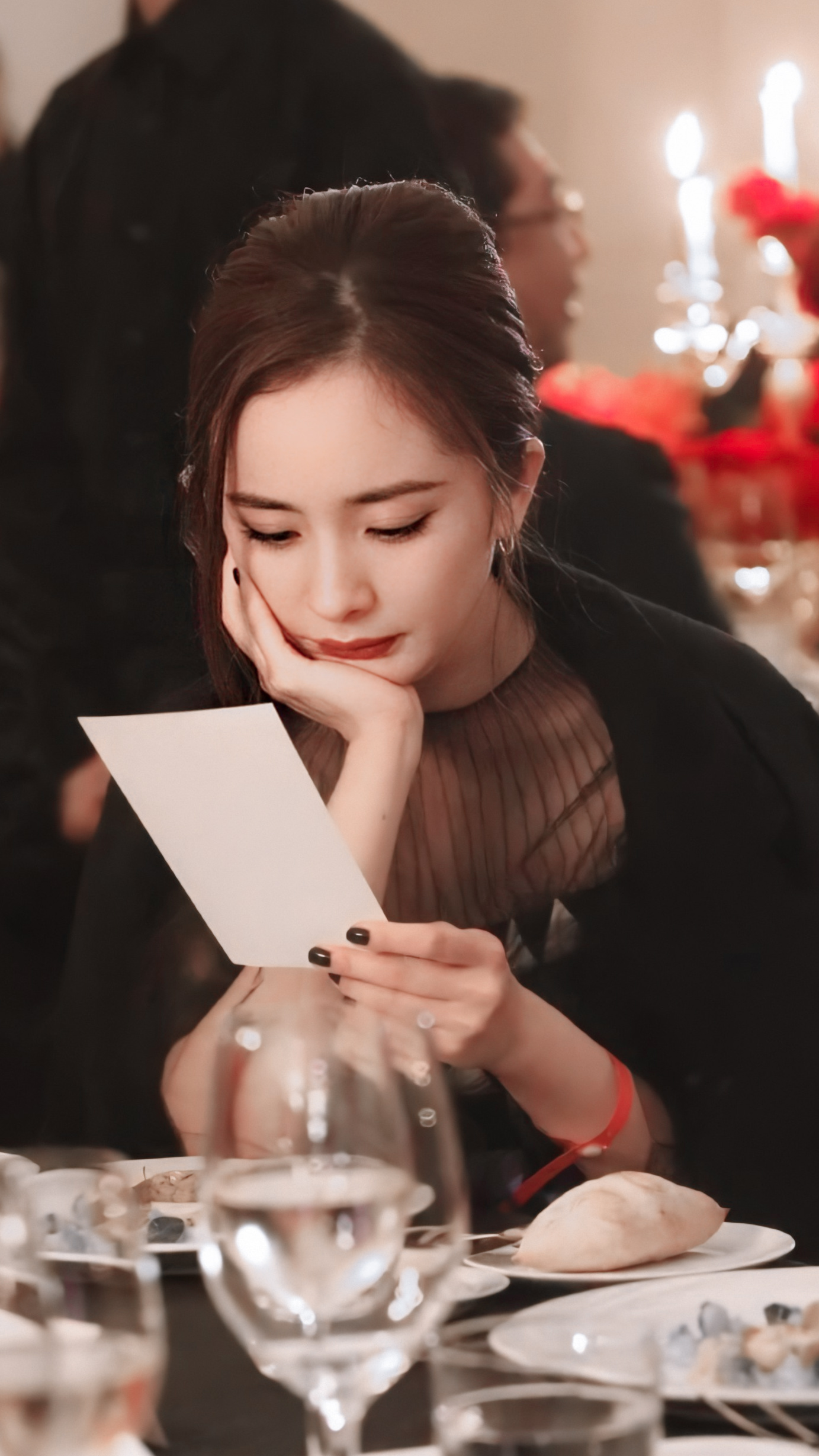 蜜蜂无处不在,杨幂不可替代# #寻寻幂幂,不离不弃# 图cr:【wb.