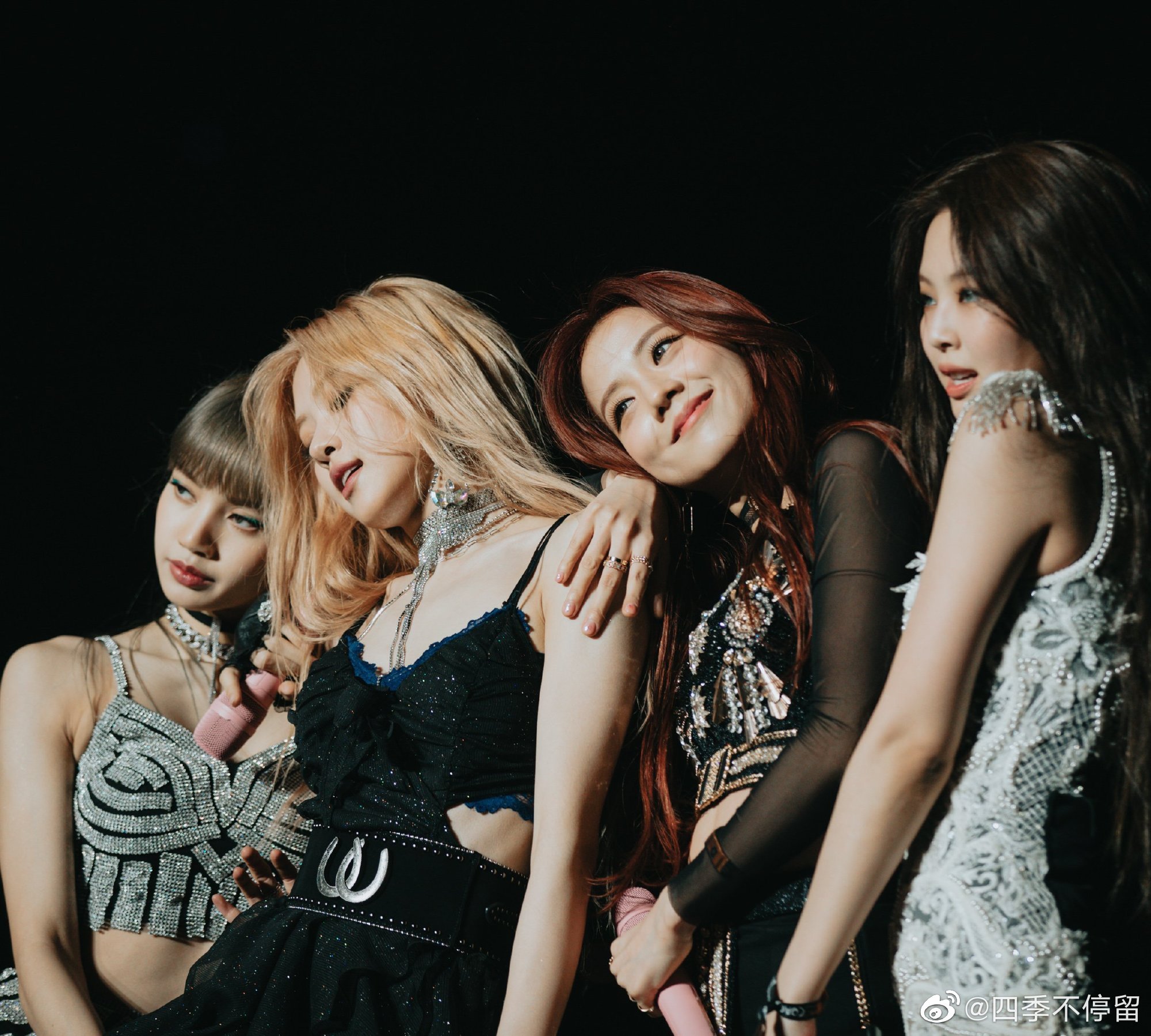 blackpink比心动图,blackpink动图lisa ""让我们长久地笑脸相迎吧"" #心动是粉墨##blackpink未来可期##yg