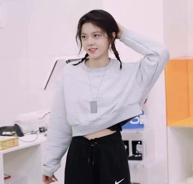 赵今麦可盐可甜美少女