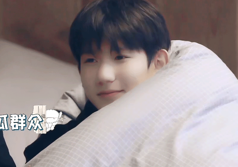 打算睡觉的 (除了煎牛排看到几眼源哥,就再也没看到了)  @tfboys-王源