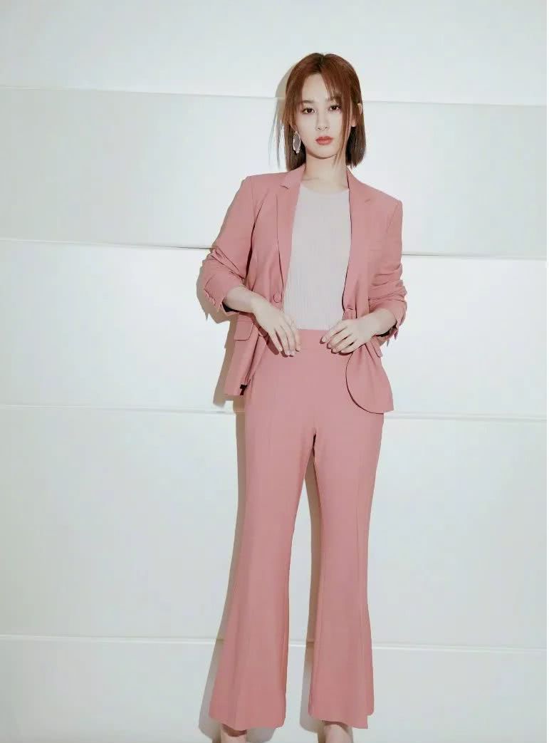杨紫姐姐粉色