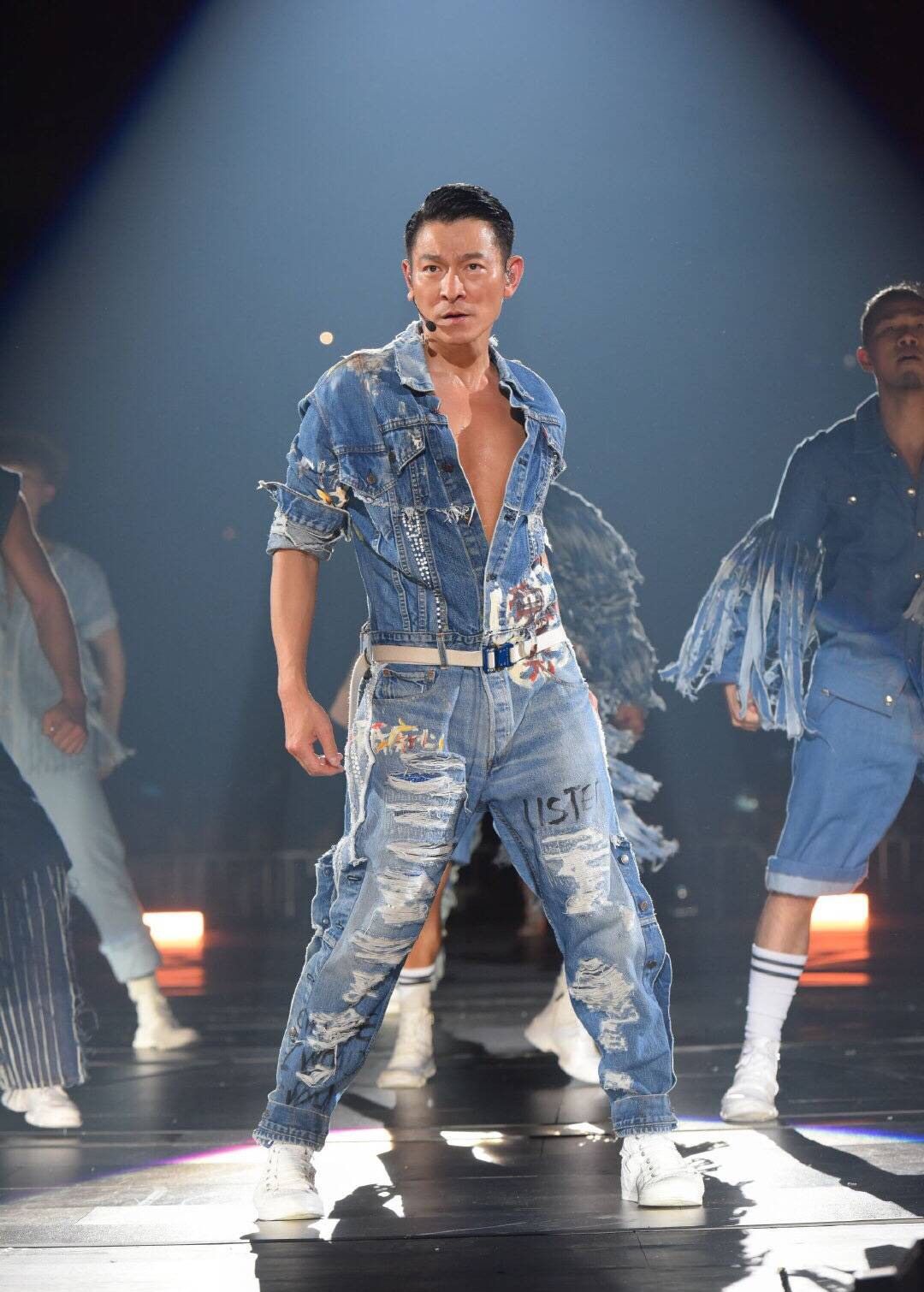 老大演唱会高清图走一波