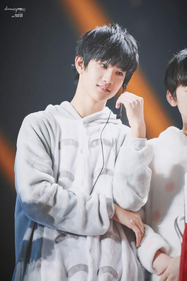 敖子逸1225生日快乐