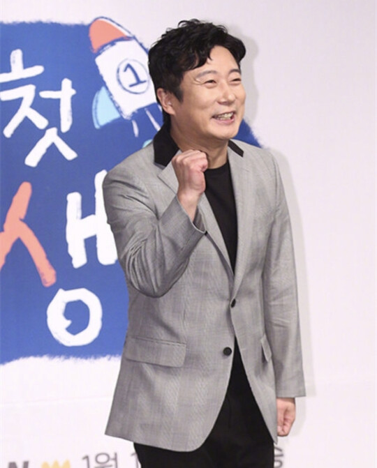 tvn方面表示,罗英锡pd和李秀根正在准备推出新综艺《李食堂》(暂定名)