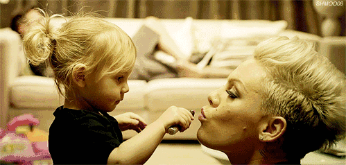 【泪时光】7岁女童因吃饭慢被亲妈打死，临终愿望让人落泪......