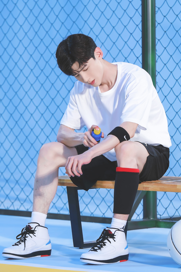 【白敬亭】点播一首《夏天的风》送给我们运动男孩儿