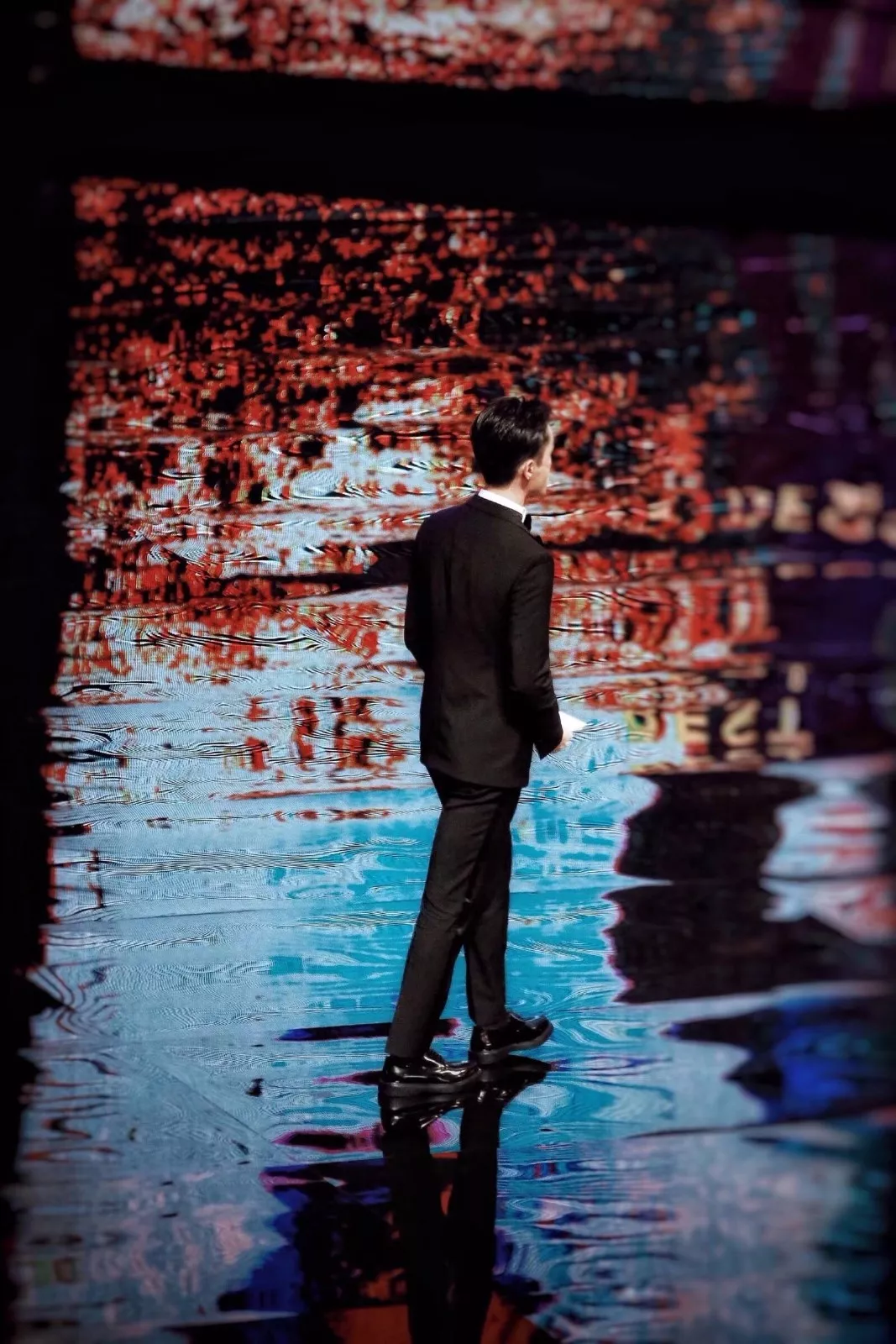 【胡歌】【互动】你看过胡歌的背影吗?