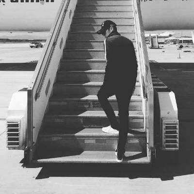 to 吴亦凡:你的背影,让人好想依靠.