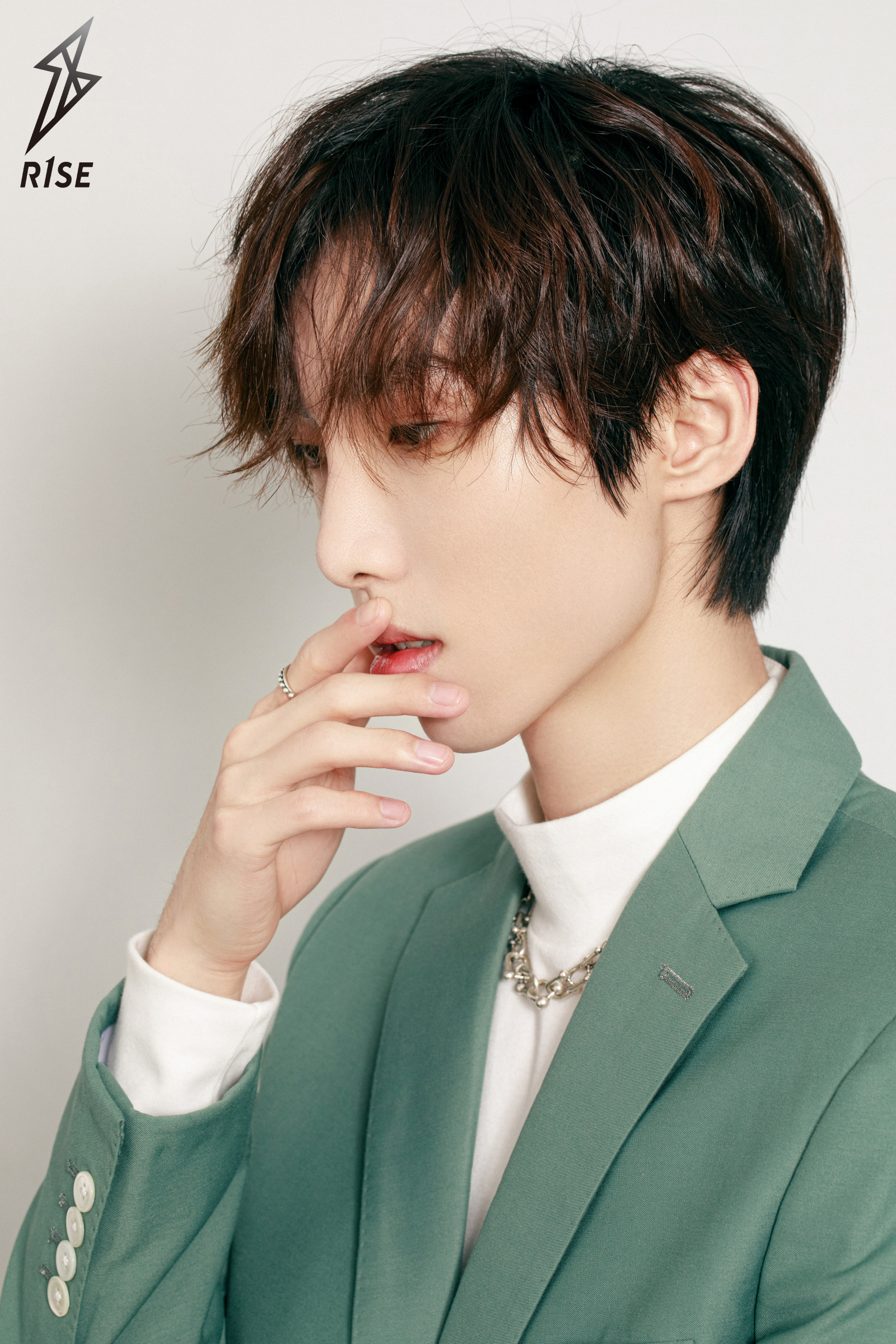 r1se赵磊化身调香师,调制专属于你的浪漫气味 - 腾讯视频