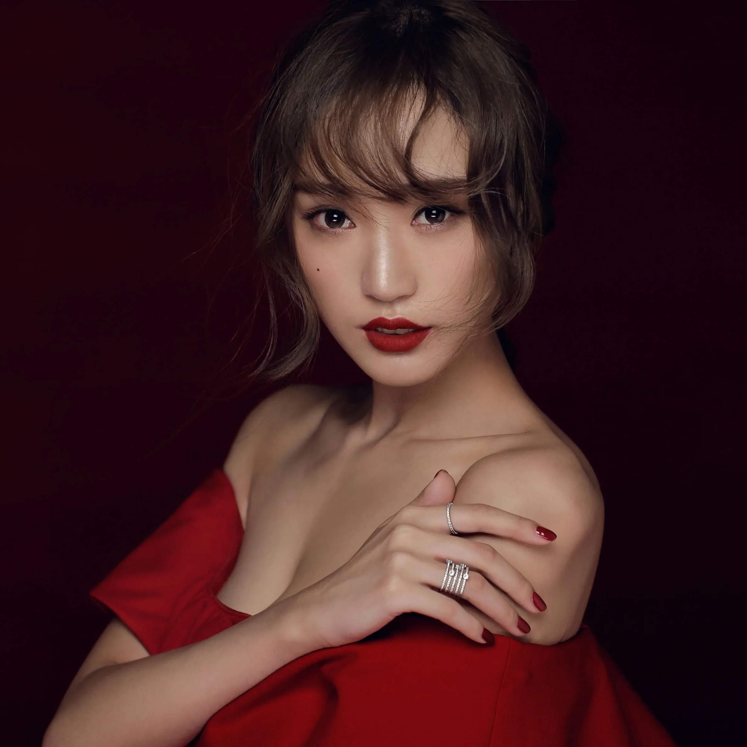 吕晶