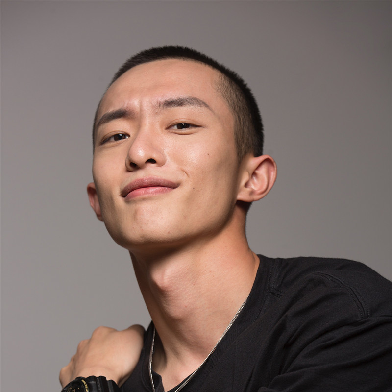 白宇帆职 业:演员简 介:白宇帆,中国内地男演员,毕业于南京艺术学院.