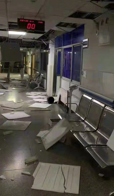 四川泸县60级地震已致2死53伤房屋剧烈晃动满地碎砖