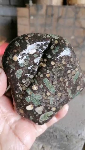 天然梅花石原石缠丝梅花玉原石