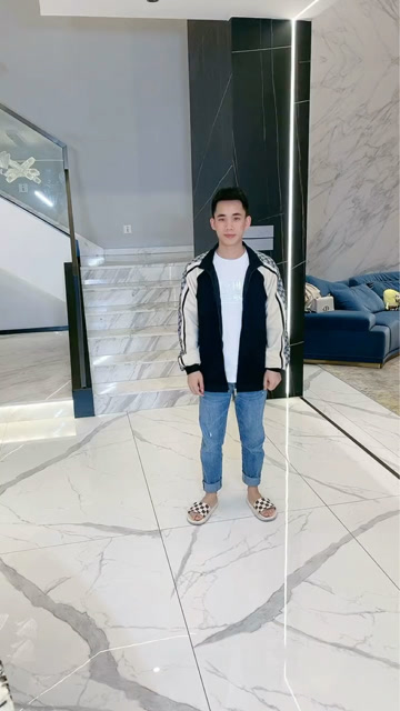 陈三废抱着妹妹举高高,好温馨呀