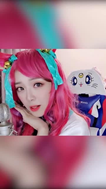 余霜cos的灵魂莲华,简直是阿狸本狸了