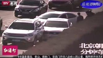 平缓路段三车连撞 大意司机自尝苦果