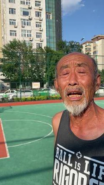 热心肠的爷爷 #抡爷 #卧佛昆仑僧 #勾手老大爷