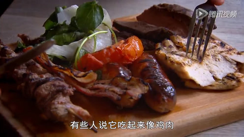 0:04:43男子切大腿肉制人肉汉堡 称味道浓郁很好吃时 间:2016-07-26