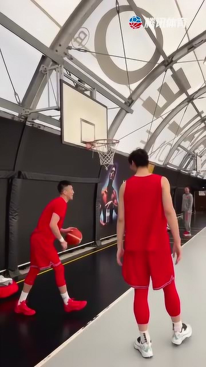 郭艾伦矮筐背打隔扣王哲林