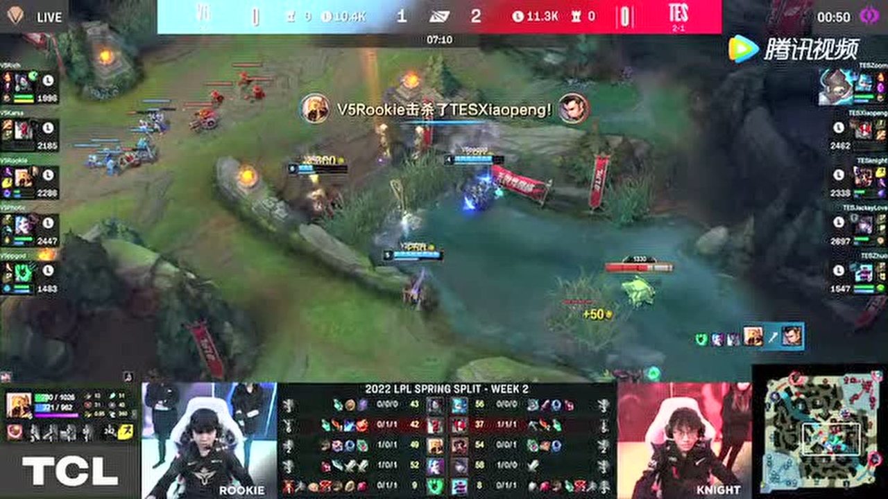 下路乱战双方互换辅助 rookie追击小鹏打出2换2