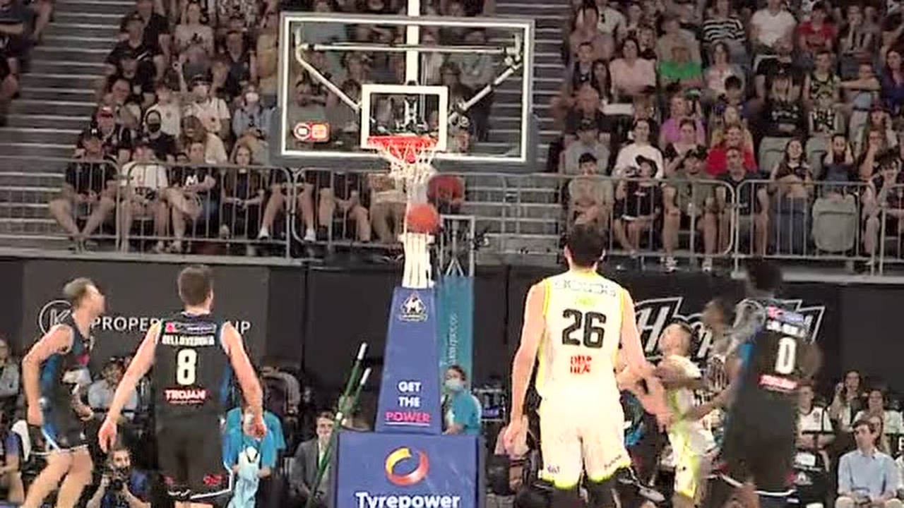 NBL迎来史上首次中国德比 周琦、刘传兴两名中国球员正面交锋