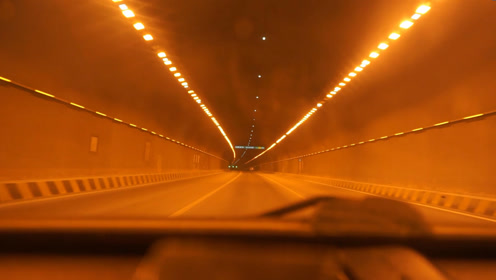 穿越济南二环南路老虎洞山隧道
