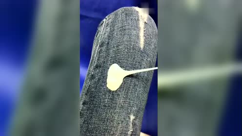口香糖沾到衣服上,学会这一招,轻松解决!啊