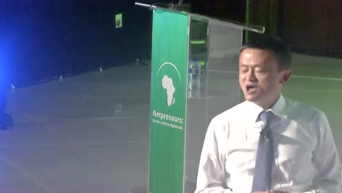 南非金山大学的涂鸦,不涂墙面涂地面