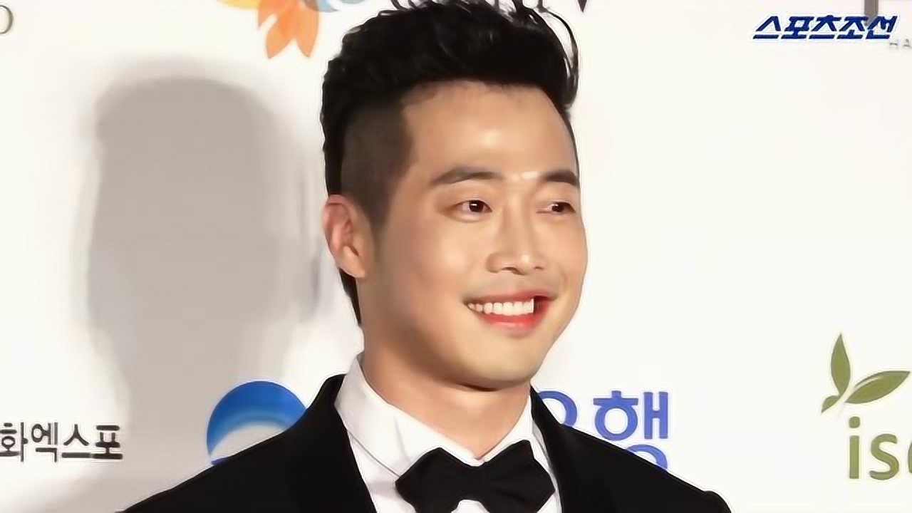 4k超清体验  01:25   第55届韩国电影大钟奖开幕,暖男金载沅,陈善奎盛