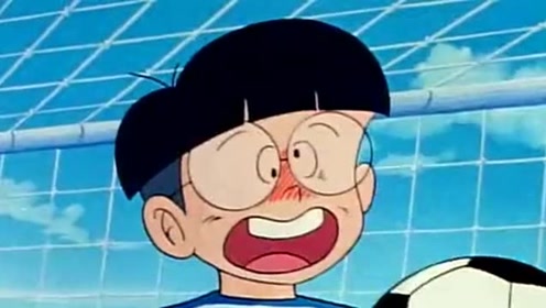 修哲小学发起进攻,大空翼被引出禁区,后卫能否守住球门!