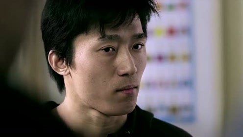 街头之王:小混混对男子动手,岳松一脚就把小混混踢飞!