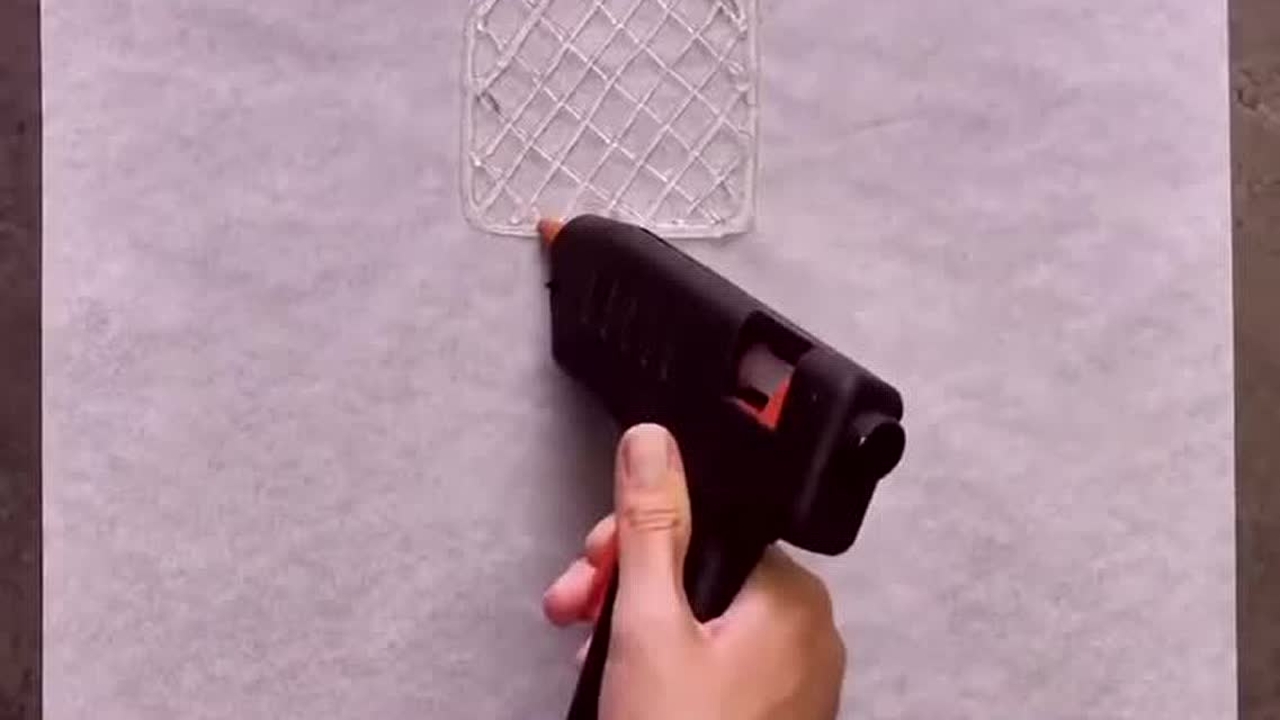 这个视频要火了,达人教你自制苍蝇拍,简单实用