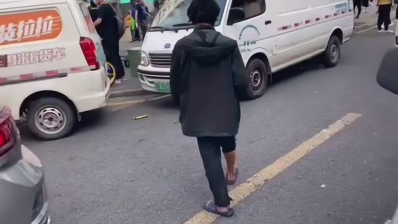 华强北手机王子陈金陵,如今疯癫落魄,靠人施舍为生!