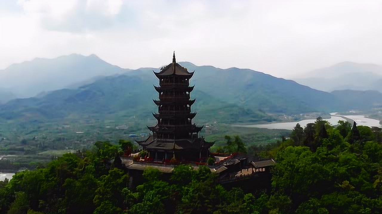 都江堰地标玉垒阁,这里可以俯瞰水利枢纽全景,风景如画,世界文化遗产