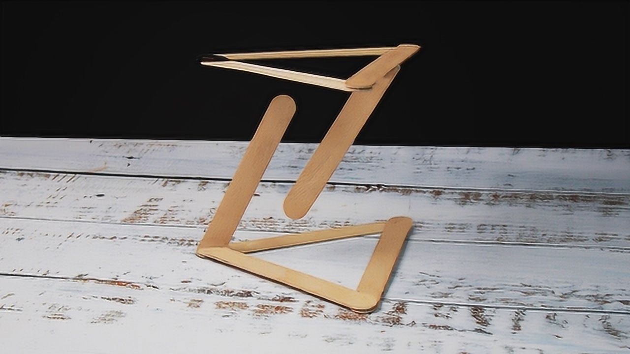 用雪糕棍做的反重力装置