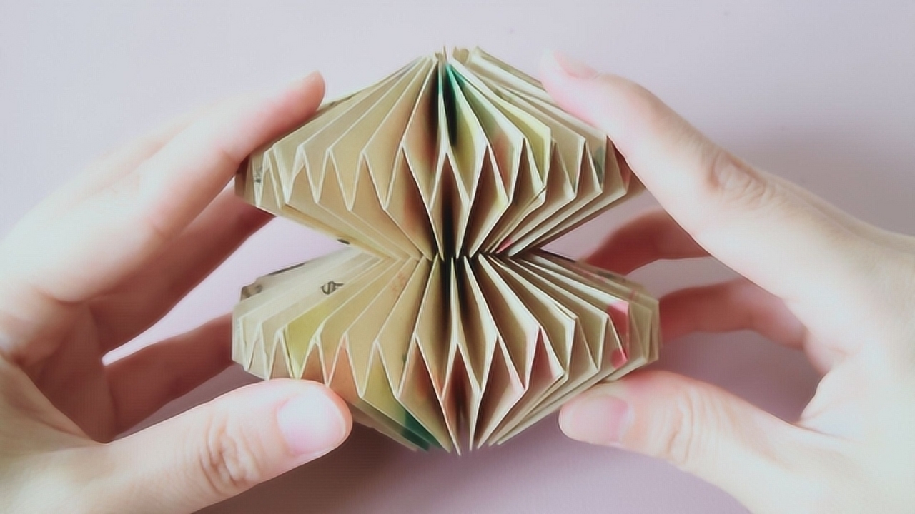 超级解压的折纸玩具无限翻转,可以随意变造型,好玩的根本停不下来