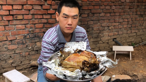 者:食味阿远简 介:阿远在家里做叫花鸡吃相关搜索阿远美食软件下载