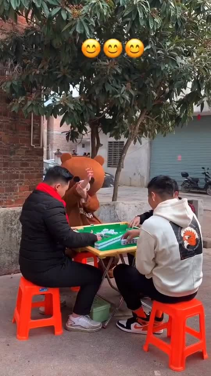 小熊搞笑我跟我熊熊朋友们打都是这样的,你们不懂还学人家打麻将