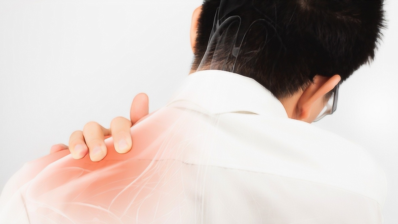 老年人出现肩周疼痛,提醒:做好2件事,不花一分钱,简单易学