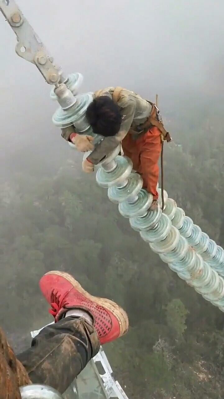 若非身上千斤担,谁拿生命赌明天,注意安全!