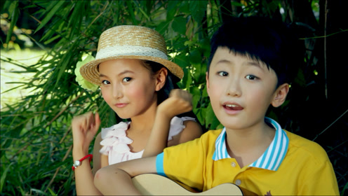 牛欣欣 周张弛-挂满星星的夜空 mv