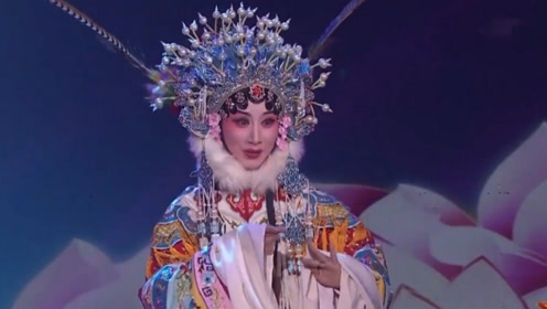 侯婷婷演唱黄梅戏《百花赠剑》选段,这扮相唱腔,一开口就沦陷了